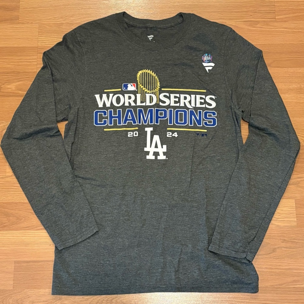 NWT Fanatics Dodgers World Series Champions 2024 Long Sleeve Shirt Adult Size S